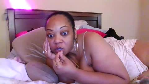 brownroundrenee online show from November 3, 2025, 11:11 am