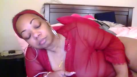 Snapshot of brownroundrenee chatting on May 29, 2026, 11:19 am brownroundrenee online show from May 29, 2026, 11:19 am