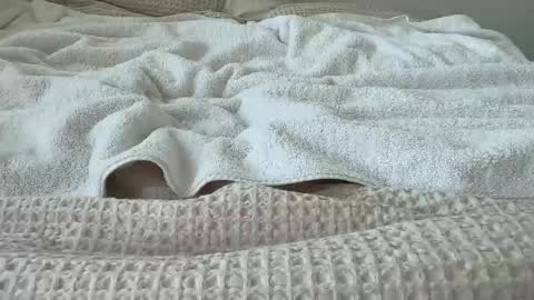 tall smooth vers gay online show from January 12, 2025, 4:18 pm