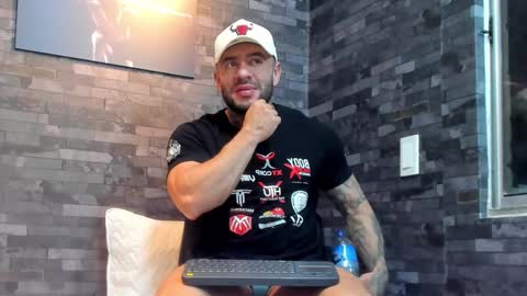 Snapshot of brucedallas chatting on February 4, 2026, 1:55 am brucedallas online show from February 4, 2026, 1:55 am