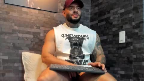 Snapshot of brucedallas chatting on May 16, 2026, 12:29 am brucedallas online show from May 16, 2026, 12:29 am