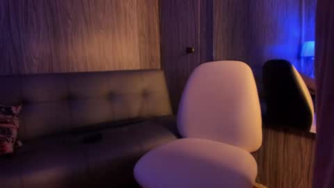 brucesmiith online show from September 24, 2025, 2:48 am