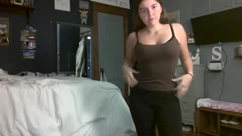 brunettebaby040 online show from September 11, 2025, 11:38 pm