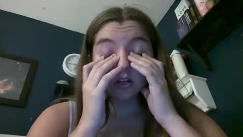 brunettebaby040 online show from September 14, 2025, 11:59 pm