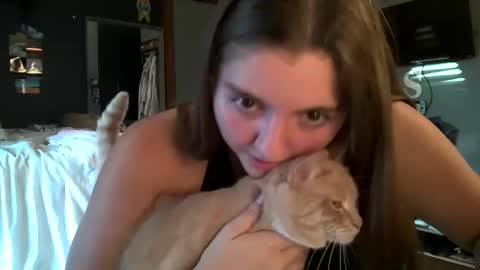 brunettebaby040 online show from September 20, 2025, 10:22 pm