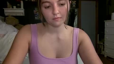 brunettebaby040 online show from September 22, 2025, 2:02 am