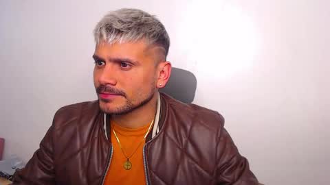 Snapshot of bruno_booss chatting on December 21, 2025, 11:45 pm bruno_booss online show from December 21, 2025, 11:45 pm