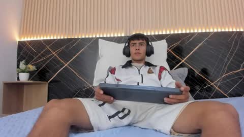 Snapshot of bruno_fox_ chatting on June 9, 2026, 7:25 pm Bruno online show from June 9, 2026, 7:25 pm