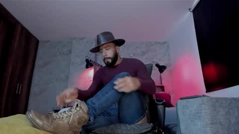 Andres Suarez online show from November 28, 2025, 11:46 am