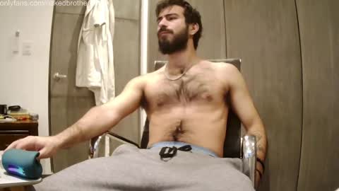 brunobaibe online show from February 28, 2025, 2:31 am