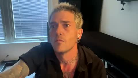 bryjybxxx online show from October 19, 2025, 10:32 pm