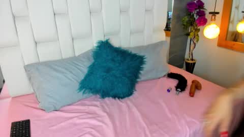 bryna_ online show from January 12, 2025, 3:28 am