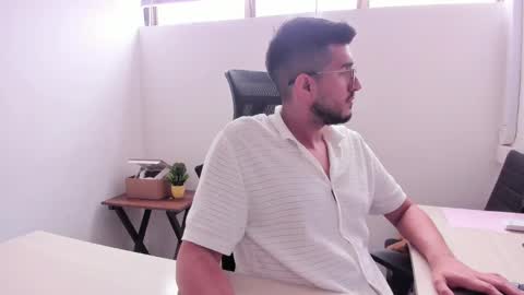 Snapshot of bryperez chatting on March 2, 2025, 4:32 pm bry online show from March 2, 2025, 4:32 pm