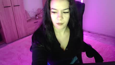 bubblebabe_ online show from November 7, 2025, 11:10 am