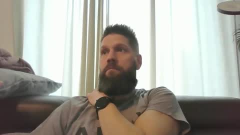 bubblebee1982 online show from January 15, 2025, 9:35 am