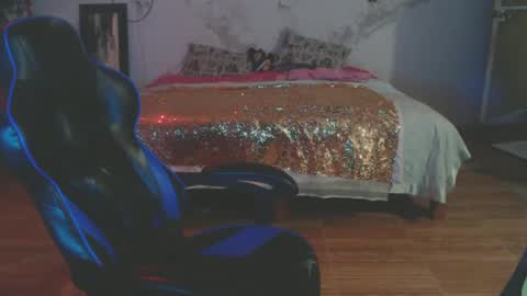 Isabella but call me isa  online show from December 24, 2024, 11:33 pm