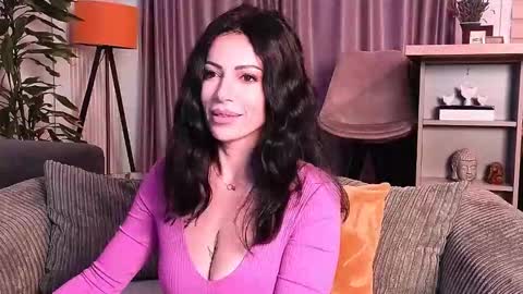 MayaCroft online show from October 5, 2025, 5:00 pm