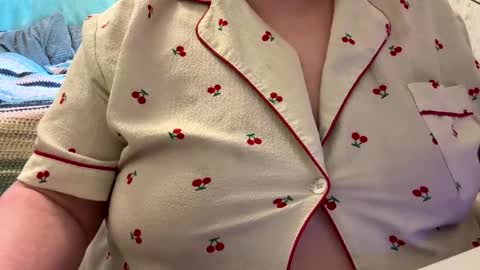 bubblegirl online show from April 25, 2026, 3:31 pm