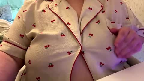 bubblegirl online show from April 29, 2026, 1:37 pm