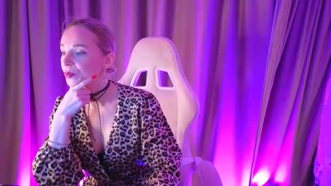 bubbling_crush online show from February 16, 2025, 11:05 pm