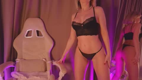 bubbling_crush online show from February 25, 2025, 10:39 pm