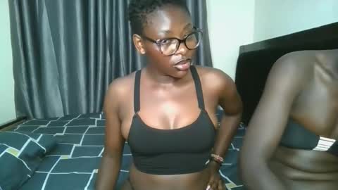 Snapshot of bubbly1_ chatting on November 12, 2025, 1:39 am Bubbly online show from November 12, 2025, 1:39 am