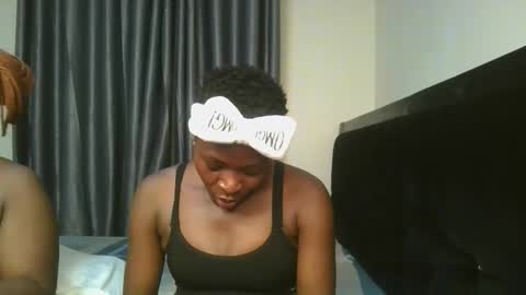 Snapshot of bubbly1_ chatting on November 16, 2025, 8:25 pm Bubbly online show from November 16, 2025, 8:25 pm