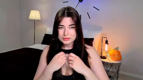 Ari online show from April 5, 2026, 1:52 pm