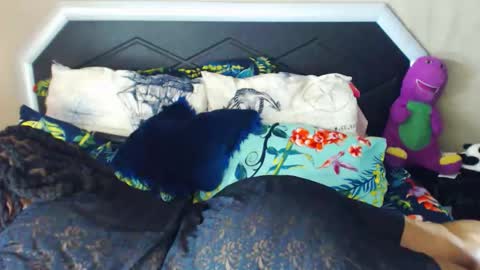 bulkyyass4u online show from December 16, 2025, 10:42 am