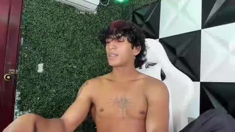 bull_cam online show from December 14, 2025, 2:22 pm