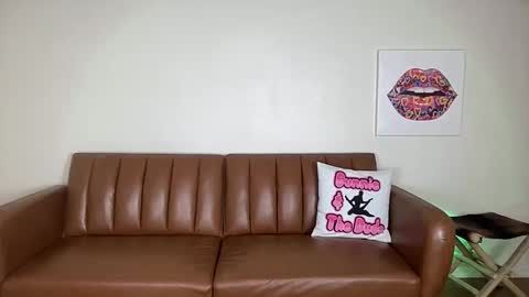 Snapshot of bunnieandthedude chatting on January 4, 2025, 3:40 am BUNNIE and THE DUDE TheLebowskis online show from January 4, 2025, 3:40 am