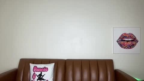 Snapshot of bunnieandthedude chatting on January 14, 2025, 1:36 am BUNNIE and THE DUDE TheLebowskis online show from January 14, 2025, 1:36 am