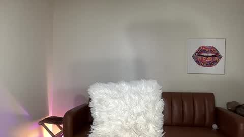 Snapshot of bunnieandthedude chatting on September 8, 2025, 11:37 pm BUNNIE and THE DUDE TheLebowskis online show from September 8, 2025, 11:37 pm