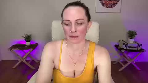 Snapshot of bunnieandthedude chatting on October 12, 2025, 4:55 am BUNNIE and THE DUDE TheLebowskis online show from October 12, 2025, 4:55 am