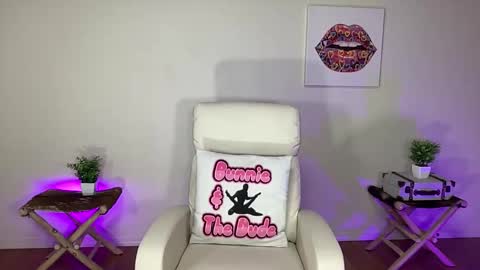 Snapshot of bunnieandthedude chatting on October 27, 2025, 5:55 am BUNNIE and THE DUDE TheLebowskis online show from October 27, 2025, 5:55 am