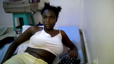 Snapshot of bunny_bliss1 chatting on July 1, 2026, 2:35 am bunny_bliss1 online show from July 1, 2026, 2:35 am