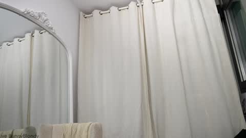 Anaiz   online show from October 16, 2025, 8:37 am