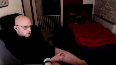 bunnydollstellas_toyboy online show from April 3, 2026, 2:09 am