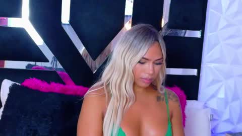 Snapshot of bunnynicolle chatting on February 25, 2025, 7:14 pm ONLYFANS online show from February 25, 2025, 7:14 pm