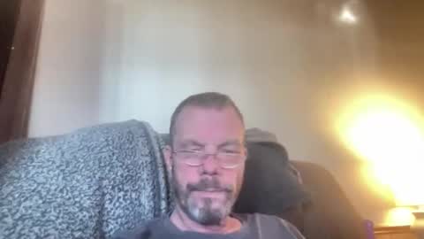 Snapshot of bushbeautician chatting on February 3, 2025, 8:35 pm bushbeautician online show from February 3, 2025, 8:35 pm