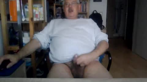 Snapshot of busibaer666 chatting on November 8, 2025, 7:30 am busi online show from November 8, 2025, 7:30 am