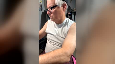 Snapshot of busterhyman22 chatting on May 13, 2026, 4:15 pm busterhyman22 online show from May 13, 2026, 4:15 pm