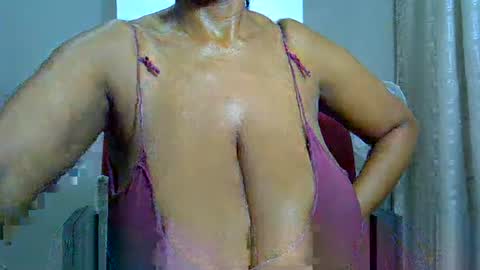 Snapshot of bustytessa37 chatting on February 18, 2025, 2:27 am bustytessa37 online show from February 18, 2025, 2:27 am