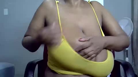 Snapshot of bustytessa37 chatting on February 27, 2025, 1:05 am bustytessa37 online show from February 27, 2025, 1:05 am