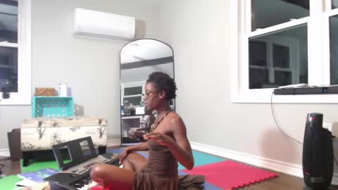 Snapshot of butt3rcup chatting on September 29, 2025, 5:12 am Goddess online show from September 29, 2025, 5:12 am