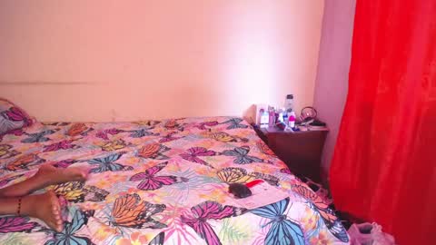 butterfly_rouse online show from October 11, 2025, 3:32 pm