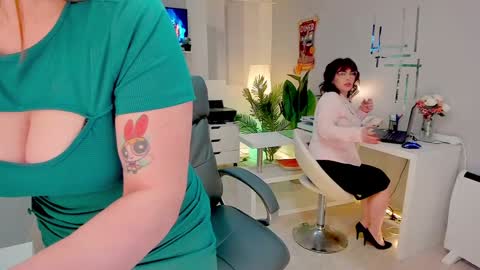 Sara and  Coral long hair online show from January 17, 2025, 12:31 pm