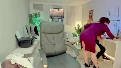 Sara and  Coral long hair online show from February 17, 2025, 7:42 pm