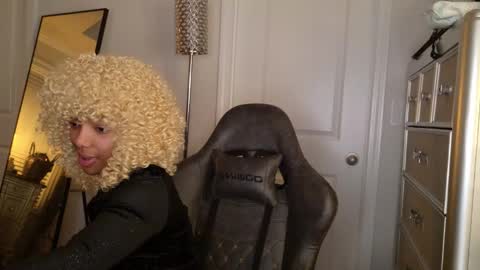 butterfly booty online show from December 17, 2025, 9:37 am