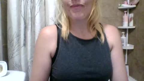 Snapshot of buttonz455 chatting on August 6, 2026, 8:16 am Buttonz455 online show from August 6, 2026, 8:16 am